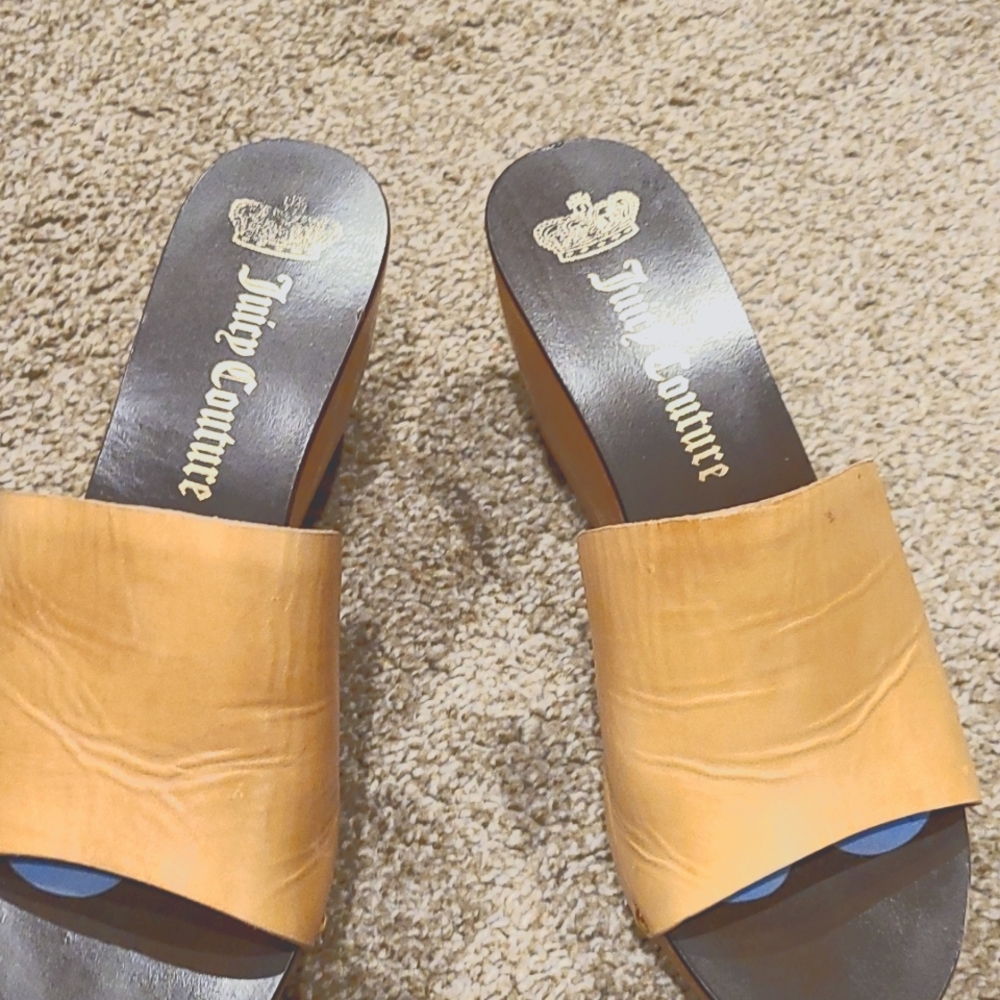 Clogs - Picture 1 of 3